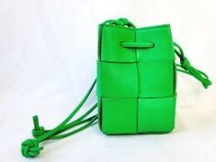 ボッテガヴェネタ カセット ミニクロスボディバケットバッグ パラキート