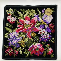 5156　美品　FEILER　フェイラー　ハンカチ　ハンドタオル　 花柄　シュニール織り　ブラック系　黒系　マルチカラー　 シール付き　レディース