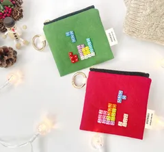 \ クリスマスカラー/ おもちゃみたいなパズルブロックのミニポーチ・カラビナ付き　リネン×レッド×グリーン