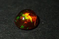 天然ファイアオパール ルース 0.531ct 約5mm×5mm ソーティング付き！