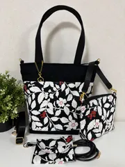 【裁縫ストア・ボヌール】大人かわいい　北欧風　ツイル花柄　ボタニカル柄　キルティング生地　トートバック　ポーチ/サコッシュ　ミニポーチ　ショルダーバッグ　ハンドバッグ　ハンドメイド　ショルダーストラップ付き　ポケットいっぱい　ゴージャス  / №500-426