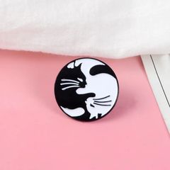猫 ねこ ピンバッジ 白猫 黒猫 カップル 丸型