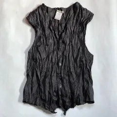 希少　ISSEY MIYAKE 黒 プリーツビスチェ　ベスト　ジレ　カットワーク 希少 ISSEY MIYAKE 黒 プリーツビスチェ ベスト ジレ カット