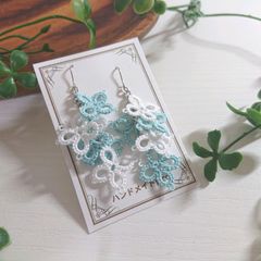 小花のしゃららんピアス(イヤリング)白×水色