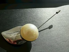 Salvatore Ferragamo フェラガモ  フェイクパール ピンブローチ