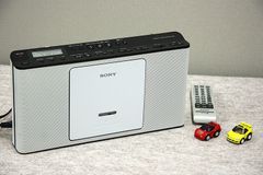 SONY 日本語表記のスリムデザイン 語学学習に役立つ再生速度調整 A-Bリピート機能付 CDラジオ ZS-E80