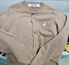 COMME des GARCONS(コム・デ・ギャルソン) 遊びます カーディガン ベージュ ハートワッフェン S サイズ