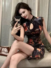 高級感あるシックな花柄ミニタイトドレス?パーティー用ベロア素材