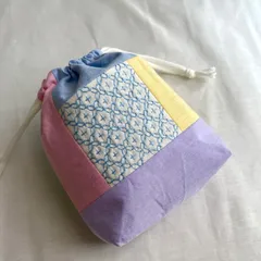 パステルカラーの刺し子巾着　マチ付きパッチワーク　十字花刺し　プレゼント　化粧ポーチ　誕生日　クリスマス　ハロウィン　カラフル