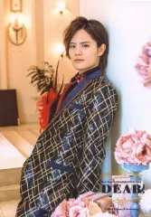 【中古】生写真(ジャニーズ) Hey! Say! JUMP/岡本圭人/膝上・衣装黒金赤・体左向き・手前に花/「Hey! Say! JUMP LIVE TOUR 2016 DEAR.」オリジナルフォト