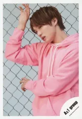 【中古】生写真(ジャニーズ) Aぇ! group/福本大晴/上半身・衣装ピンク・右手上げ・左手フェンス・左向き/Johnnys’ ISLAND STORE グッズオフショット’20夏/公式生写真