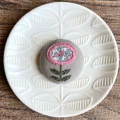 刺繍【ヘアゴム】【ポニーフック】【ブローチ】選べるパーツ　no. 29