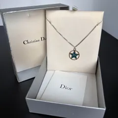 Dior ゴールドチェーンネックレス 星型チャーム付き Dior星型金色チャームネックレス - メルカリ
