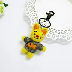 猫モチーフ羊毛フェルトキーホルダー、バッグチャーム　羊毛フェルト　小物　魚　イエロー　オレンジ　グレー　バッグアクセサリー　ハンドメイド　手作りもの　贈り物　プレゼント