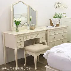 レア♦️ヴィンテージ♦️お洒落蝶モチーフ♦️コンパクトホワイト