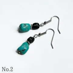 NO.2/天然石ターコイズとオニキスのピアス