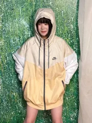 Nike(ナイキ） ウインドランナー ベージュ 白 バイカラー フード ウインドブレーカー XXL