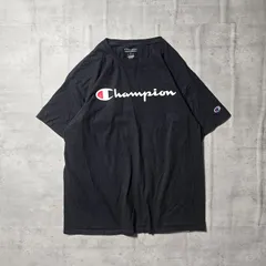 『 Champion / チャンピオン 』 ロゴTシャツ / Lサイズ / ブラック色 ヘビーオンスのタフな生地を採用 耐久性に優れた快適な着心地を提供 フロントには大きくプリントされたロゴ 袖にはロゴ刺繍がワンポイント