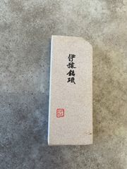 天然砥石　伊予砥　伊予銘砥　中砥　サイズ180✖️70✖️30　重さ959g　愛媛県伊予郡砥部町産　有限会社伊予鉱業所