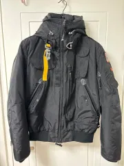 パラジャンパーズ　ライトウェイトシリーズ　ジャケット　黒　L相当 Amazon.co.jp: [ストーンアイランド] 24AWモデル バッジワッペン