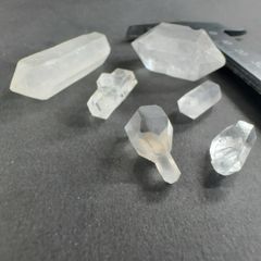 【E30685】まとめ売り チベットの水晶 両錐 石墨 天然石 鉱物 パワーストーン チベット産 水晶 原石