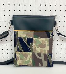 ハンドメイド＊推し活痛バ サコッシュ パッチワーク カモフラ(847)