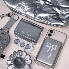 【 韓国 スマホアクセサリー 】マグセーフ ウォレット レザー カードケース リボン シルバー ❤︎ magsafe対応 薄型 軽量 簡単 財布 ケース カードホルダー カードケース カード入れ マグセーフ対応 強力 磁石 マグネット 携帯 バレエコア y2k