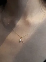 ジュエリー レディース ネックレス ペンダント エレガントなS925スターリングシルバーの音符付きシングル模造パールネックレス女性用40+5CM調整可能な鎖骨チェーンパーティーギフト1点入り