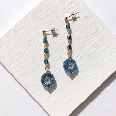 チェコビーズ】スカイブルーのお花のピアス 金具変更可能 - メルカリ