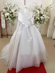 貸衣装処分品 ウェデイングドレスウェデイングドレス 15号　ルファンス　長袖　ショール付き