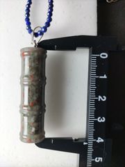 天然石 龍血碧玉(ドラゴンブラッドジャスパー)の 竹筒型 ネックレスです。チェーンはラピスラズリ！