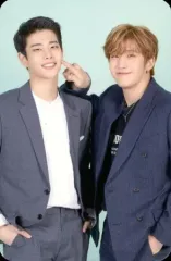 【中古】コレクションカード(男性) ASTRO/MJ・ジンジン(JINJIN)/膝上・背景水色/「2021 ASTRO JAPAN ONLINE FANMEETING - All Yours -」トレーディングカード