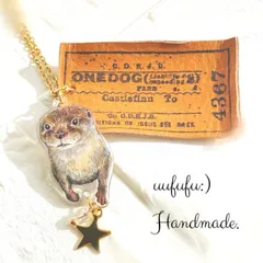 手描き　コツメカワウソさんと　革タグの　サージカルステンレス　ネックレス　レジンアクセサリー　レジンアート　カワウソ