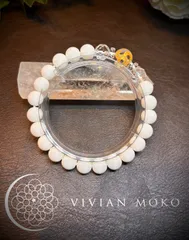 SALE‼️✨️💎【守り神・金運アップや開運、繁栄を願う】天然石  ホワイトオニキス・水晶金蛇・カット水晶  デザインブレスレット      レディース＆メンズ        B256