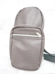 ◇ Θ MONO COMME CA モノコムサ フェイクレザー　コンパクト ショルダー　ボディ　バッグ ブラウン メンズ P  【1410160000175】