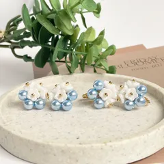 ブーケピアス/イヤリング(ライトブルー)