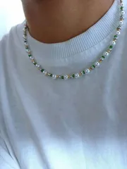 ジュエリー メンズ ネックレス ハンドメイド 米粒型ビーズ フェイクパール メンズネックレス、ファッショナブルなカジュアルアクセサリー、デイリー通勤に最適