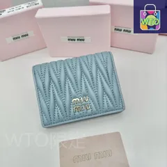【今日特価】Miu Miu ミューミュー クラシック提花押し込みデザイン財布 高級輸入小羊皮の細やかな柔らかさを特徴とする