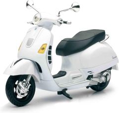 Vespa GTS 300 スーパースクーター NEW RAY ダイキャスト 1:12 スケール ホワイト 在庫１点限り