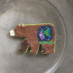 刺繍ブローチ 森に生きる b