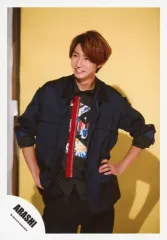 【中古】生写真(ジャニーズ) 嵐/相葉雅紀/膝上・衣装黒青・両手腰・体斜め・顔左向き・歯見せ・背景黄/「Are You Happy?」ジャケ写撮影＆「Don’t You Get It」PV撮影/公式生写真