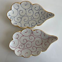 タコ唐草(赤・青)　ペア雲型皿