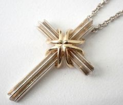美品 TIFFANY&Co.(ティファニー) シルバー925 イエローゴールド シグネチャークロスネックレス SV925/750YG ペンダントネックレス 7.5g