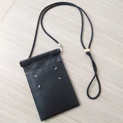 メゾンマルジェラ／Maison Margiela　フォンポーチ　スマホショルダー　スマホ入れ　パスポート入れ　サブバッグ　ミニショルダー　4ステッチ　レザー　ブラック　旅行　Made in Italy.
