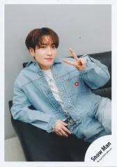 【中古】生写真(STARTO) Snow Man/渡辺翔太/膝上/シングル「BREAKOUT / 君は僕のもの」MV＆ジャケ写オフショット/公式生写真