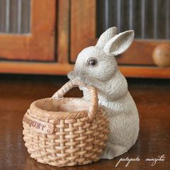 オブジェ　置物　うさぎの小物入れ  アベル  アニマル ラビット  バスケット　小物入れ  ミニチュア ディスプレイ うさぎ ウサギ 兎 ラビット 小物 雑貨  パタパタ民族