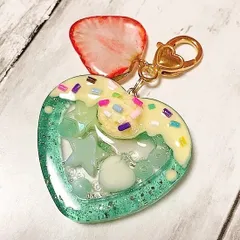 new!クリームソーダ◆ハートシェイカー ダブルハートシェイカー シェイカーキーホルダー シャカシャカキーホルダー レジン フェイクスイーツ 押しフルーツ 苺 アイスクリーム 夏 サイダー ラムネ ゆめかわいい 量産型 ビーズ スター しぇりるのシェイカー