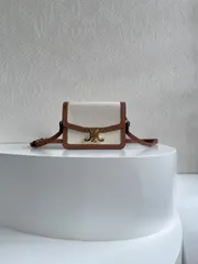 【今日特価】CELINE セリーヌ TRIOMPHE 紡織カンヴァス × 小牛皮 ショルダーバッグ 国内送料無料！お得な価格で在庫あり！-WTO輸入1