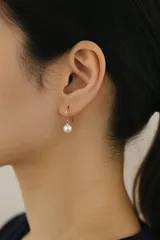 ●日本製 パールキャッチレスピアス 5mm  [pr13] 本物のパールのように美しく輝くプラスチックパール