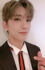 【中古】コレクションカード(男性) SEVENTEEN/JOSHUA(ジョシュア)/衣装白・黒・左手指ハート・裏面紫/CD「3RD Album ： An Ode(Truth ver.)封入特典フォトカード